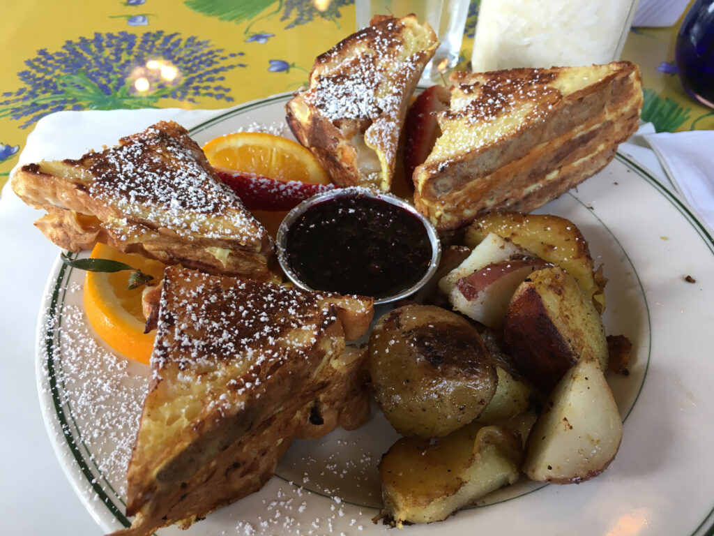 Skogshuggarfrukost på Mama’s on Washington Square 2016.